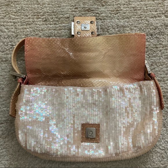 🚫SOLD🚫 FENDI IRIDESCENT SEQUIN OMBRÉ SNAKE BAGUETTE BAG SEX & THE CITY!! - Picture 3 of 16